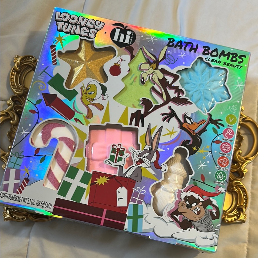 LOONEY TUNES holiday bath bombs